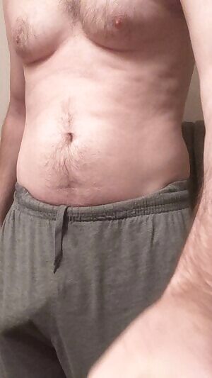 Done with work for the day, time to hop in the shower before I start to enjoy my humpday 😈