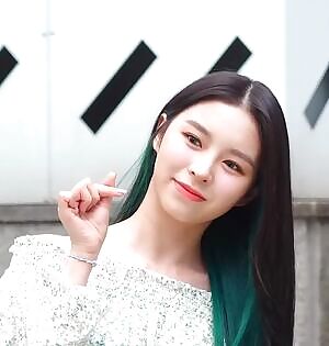 CLC - Elkie feat. Yujin