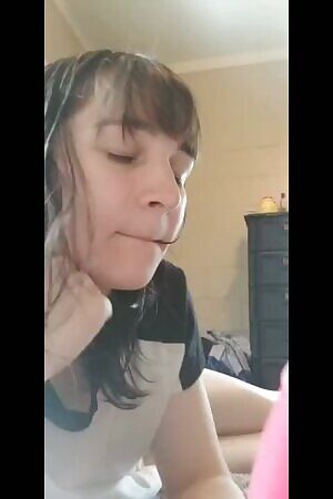 I really fucking wish I had a real cock to suck on right now 😥