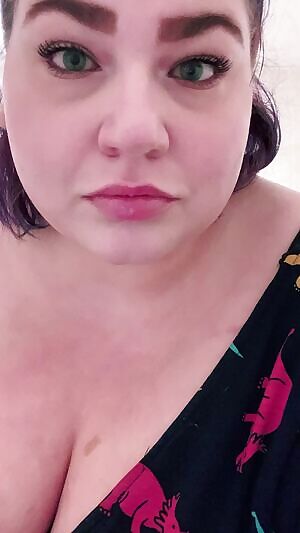 Public bathroom booty clap tease 😏