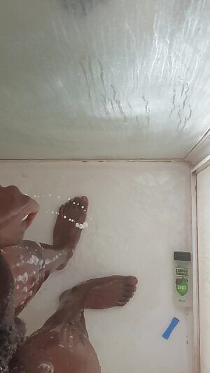 Any sissy want to shower with me😈😈