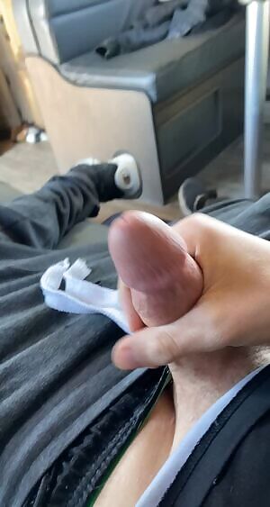 Watch me bust a thick load on myself