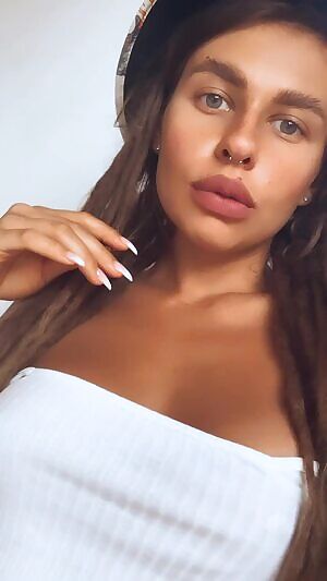 I wasn't popular at school..should i try myself here?