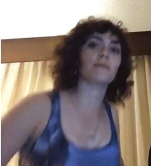 Busty mature actress & improvisor Amanda Troop showing off her lovely Harry Potter dress. Managing to seduce all the horny nerds at Comic-Con.