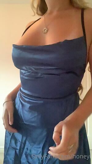 H0neyl OnlyF4ns Videos and Photos! Link in Comments