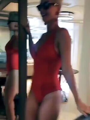 Katy Perry gets me hard even in her cut hair. She's ruthless in art of tease. Perfect body.