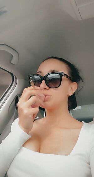 Who love joint and fat boobies ?😜💕MEEEEE