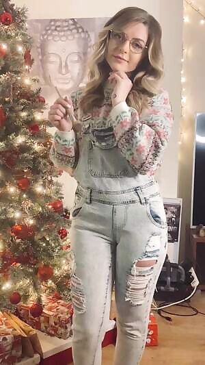 Can I be your little secret present?.. 🎁✨