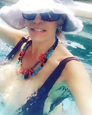 Tonia Land 2000cc Pool Bounce