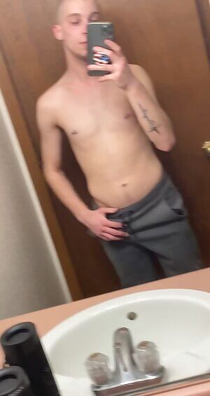 Gray sweatpants szn just got a bit hotter for those of you sorting new 🥵