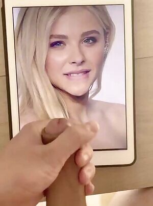 Cumming on Chloë 💦