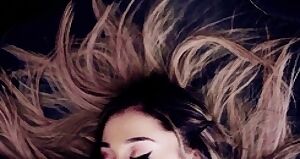 Anyone wanna rp as Ari?