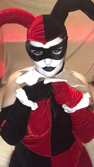 Harley Quinn by gummyghostgirl