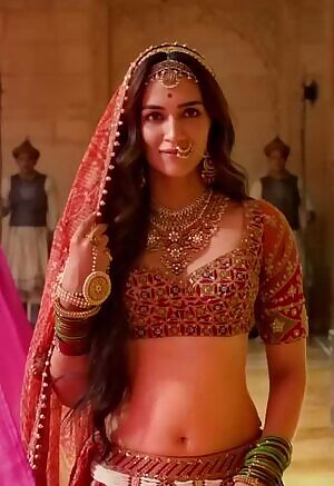 Any hindi speaker? Who wants to jerk to Kriti Sanon?