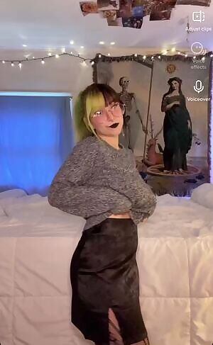 Get her free album in the comments