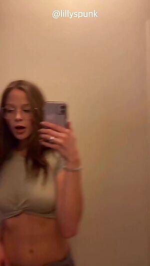 Getting naked with a kick! 😜