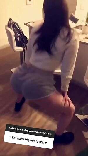 Amateur Teen Showing Off